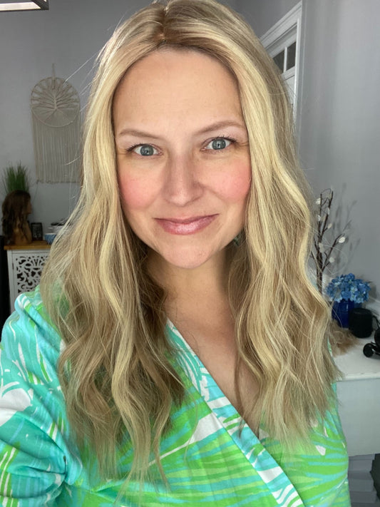 Budget Topper - Rooted Dimensional Level 8 Blonde, 8x8, 17-19"