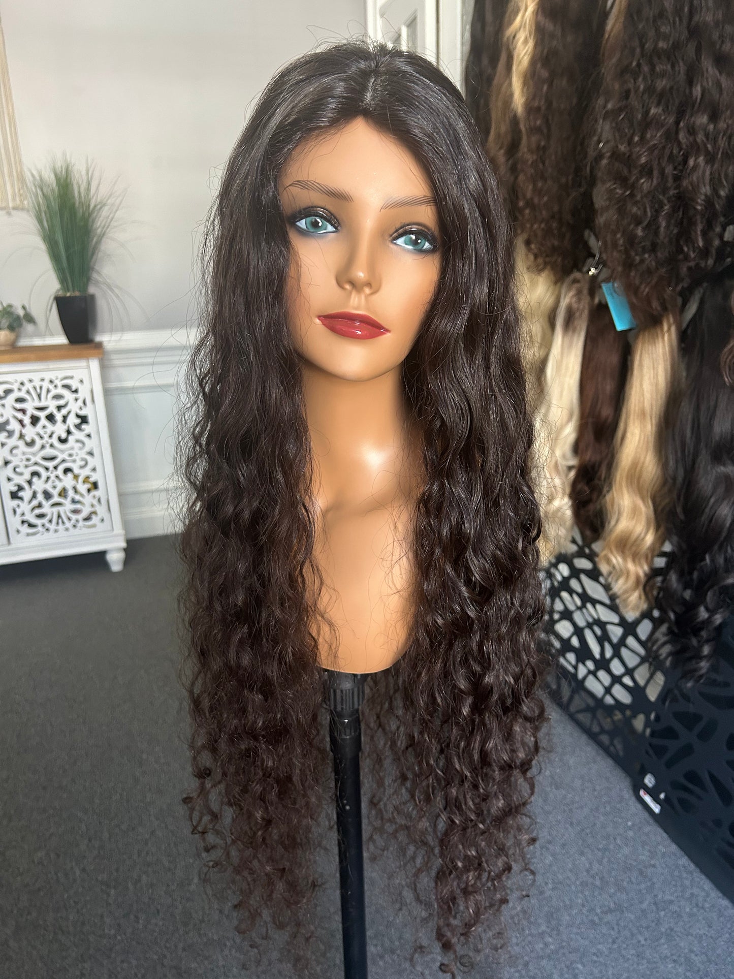 Topper - True Virgin European curly Level 2 dark brown 10x10, 33”