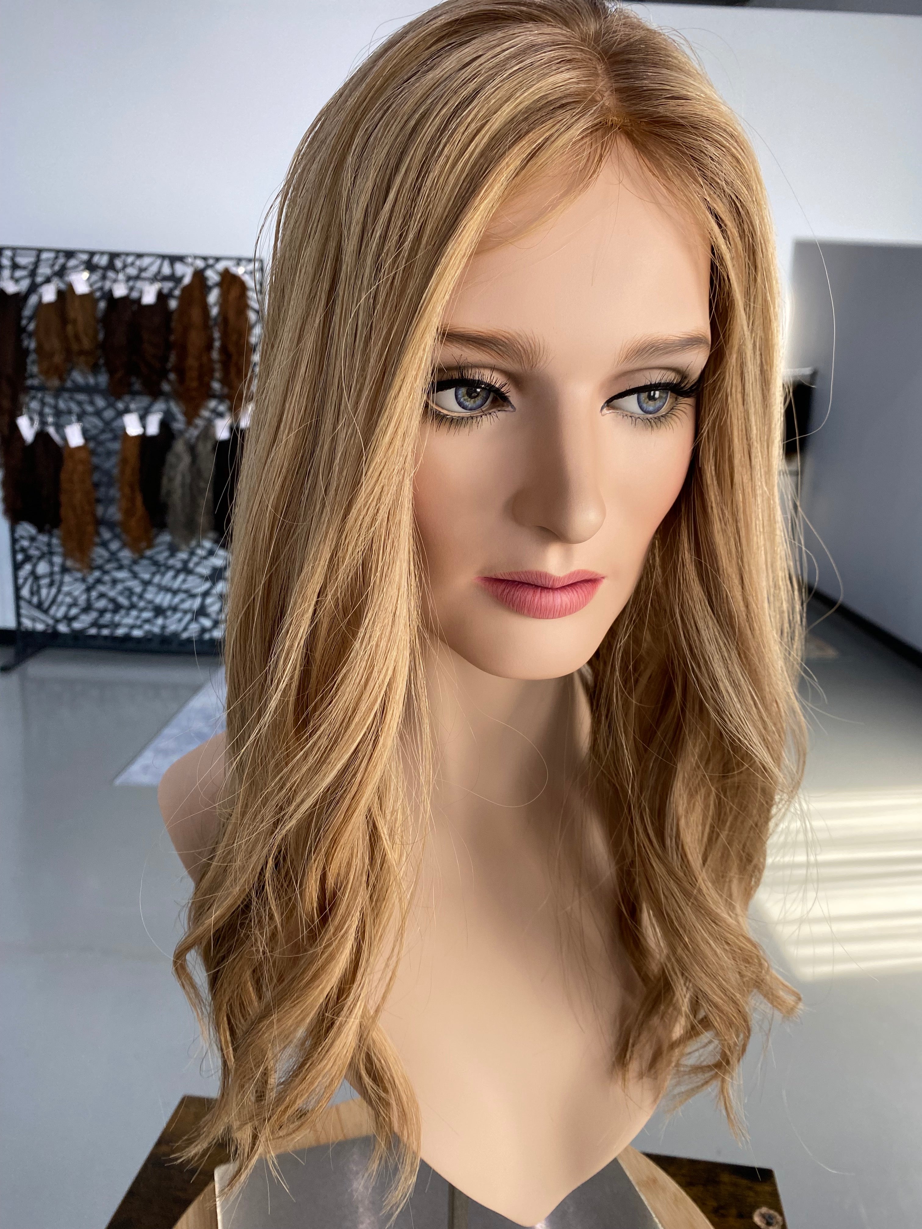 Topper- Warm Dimensional Blonde, 9x9, 16-18"