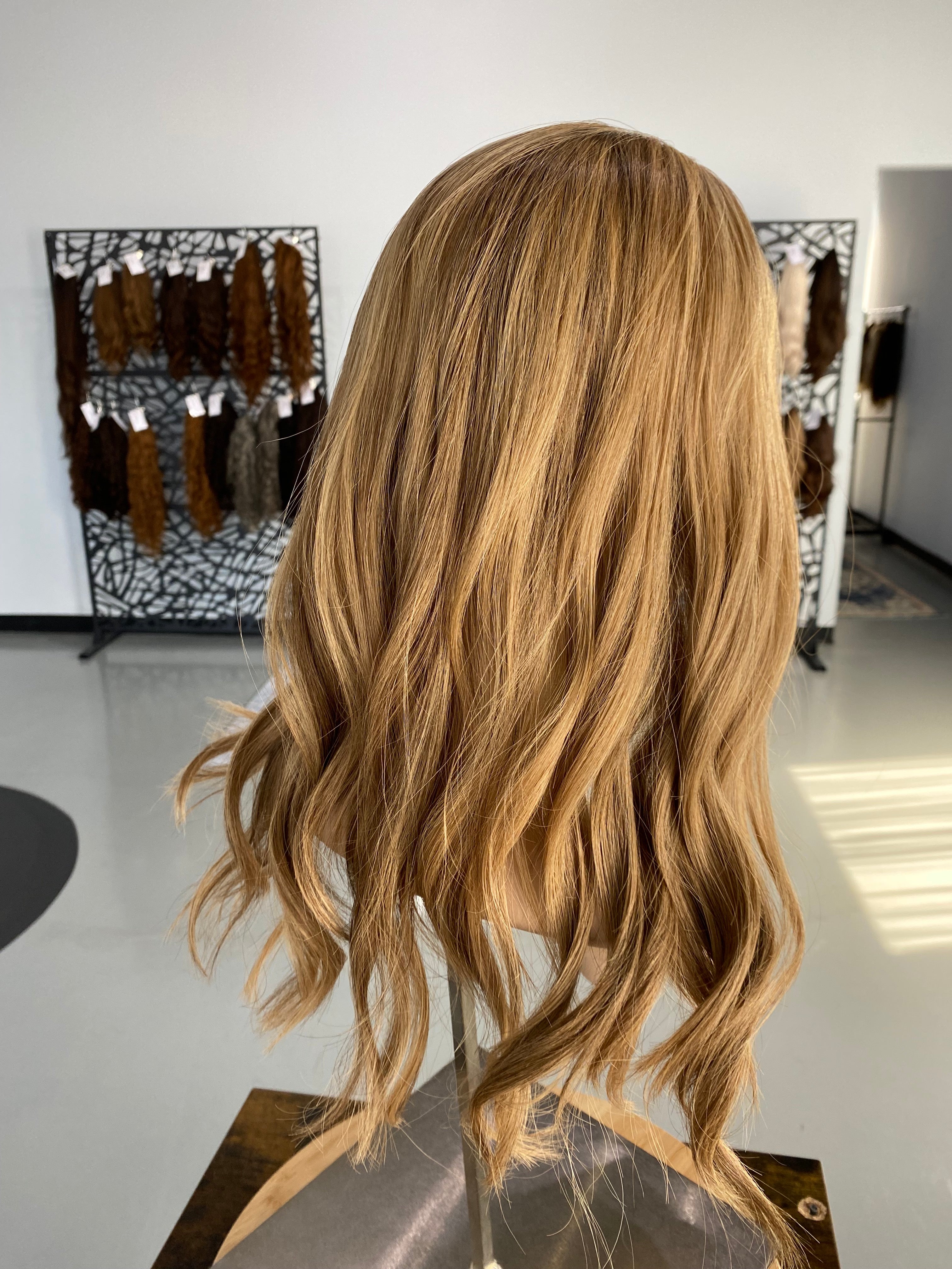 Topper- Warm Dimensional Blonde, 9x9, 16-18