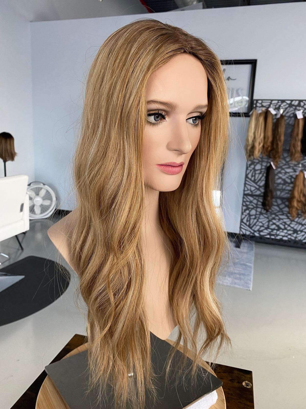 *Pre-Order* Della