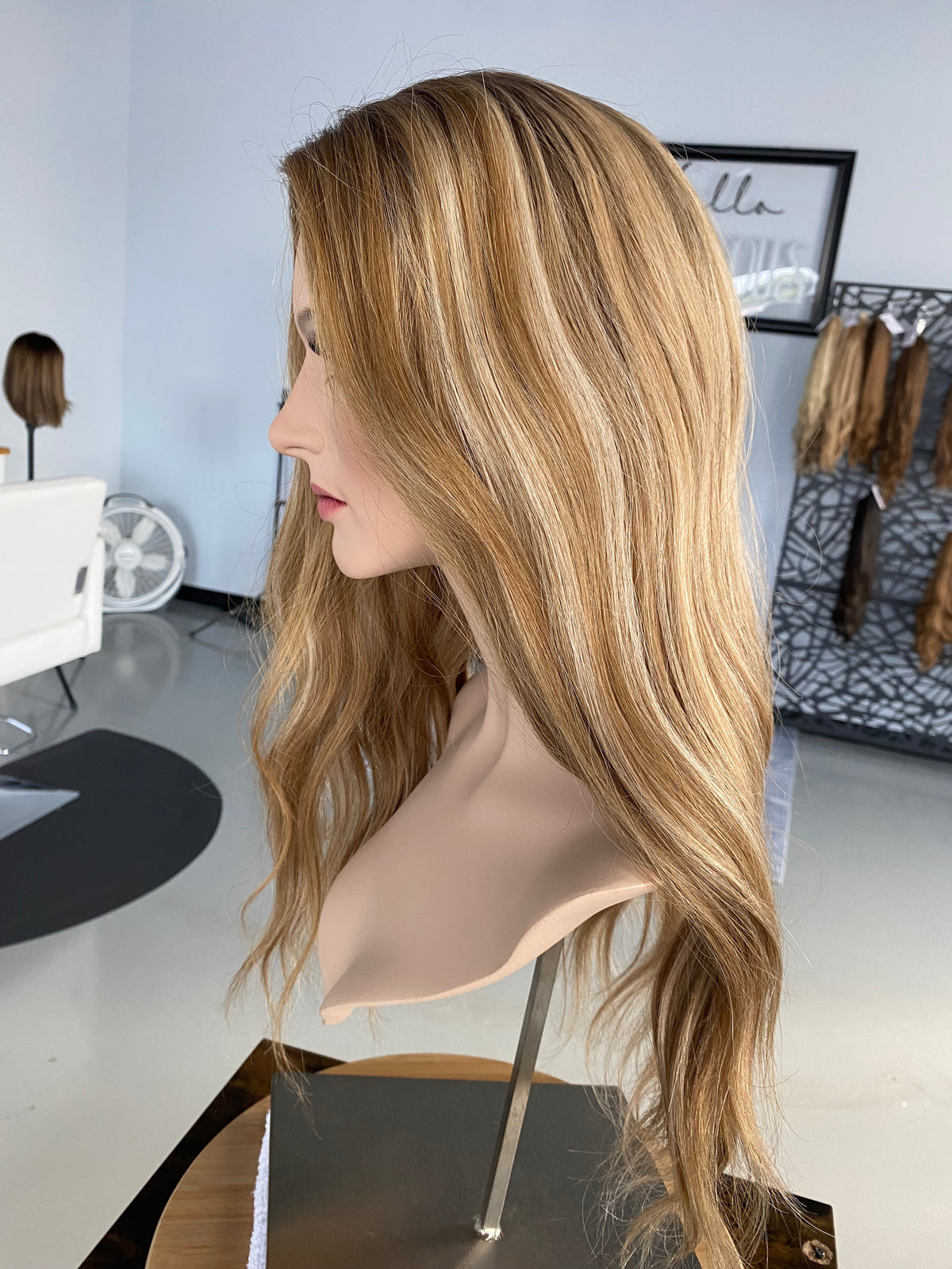 *Pre-Order* Della