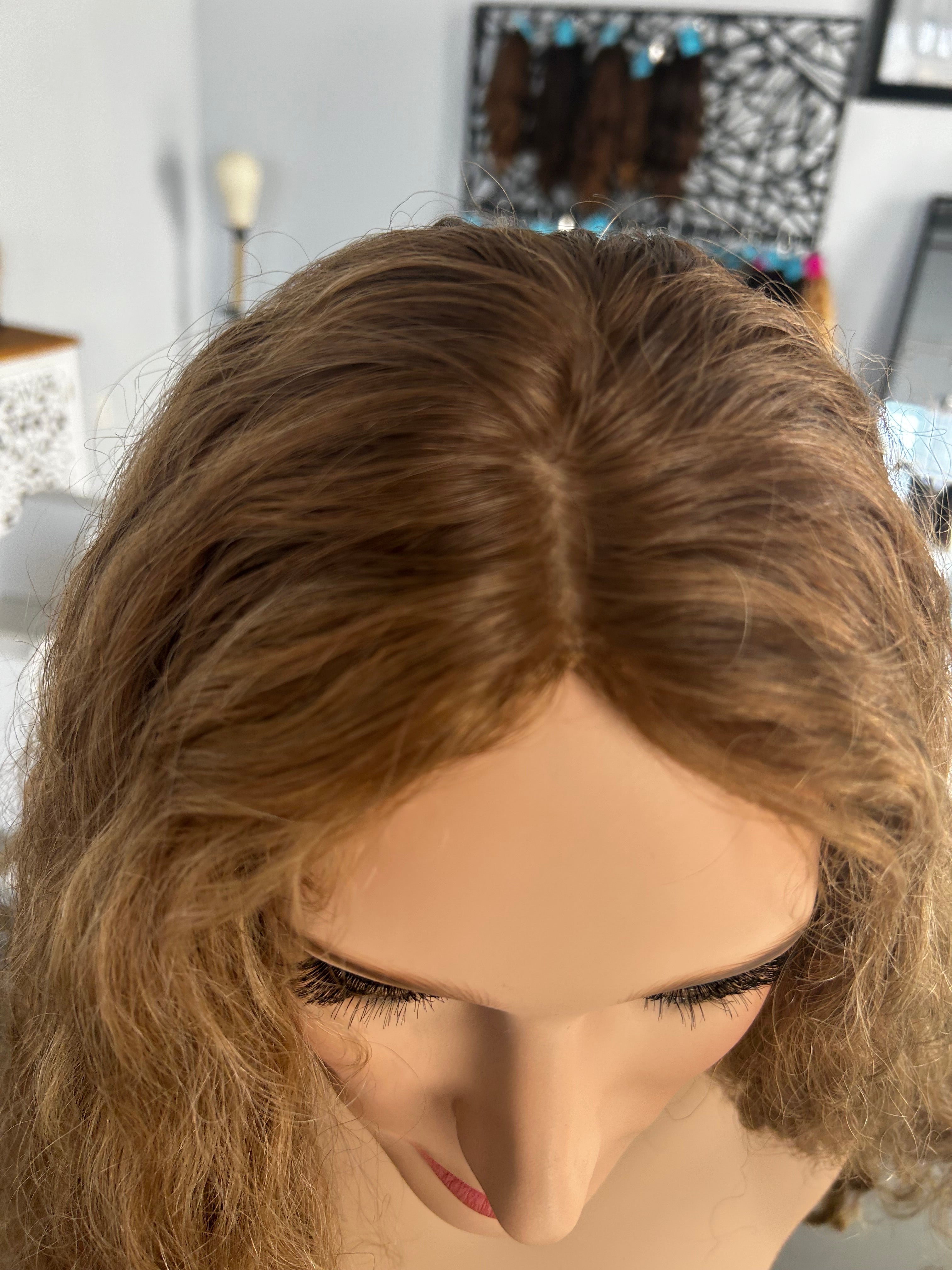 Wavy Dark Dimensional Golden Blonde, 9x9, 20-22