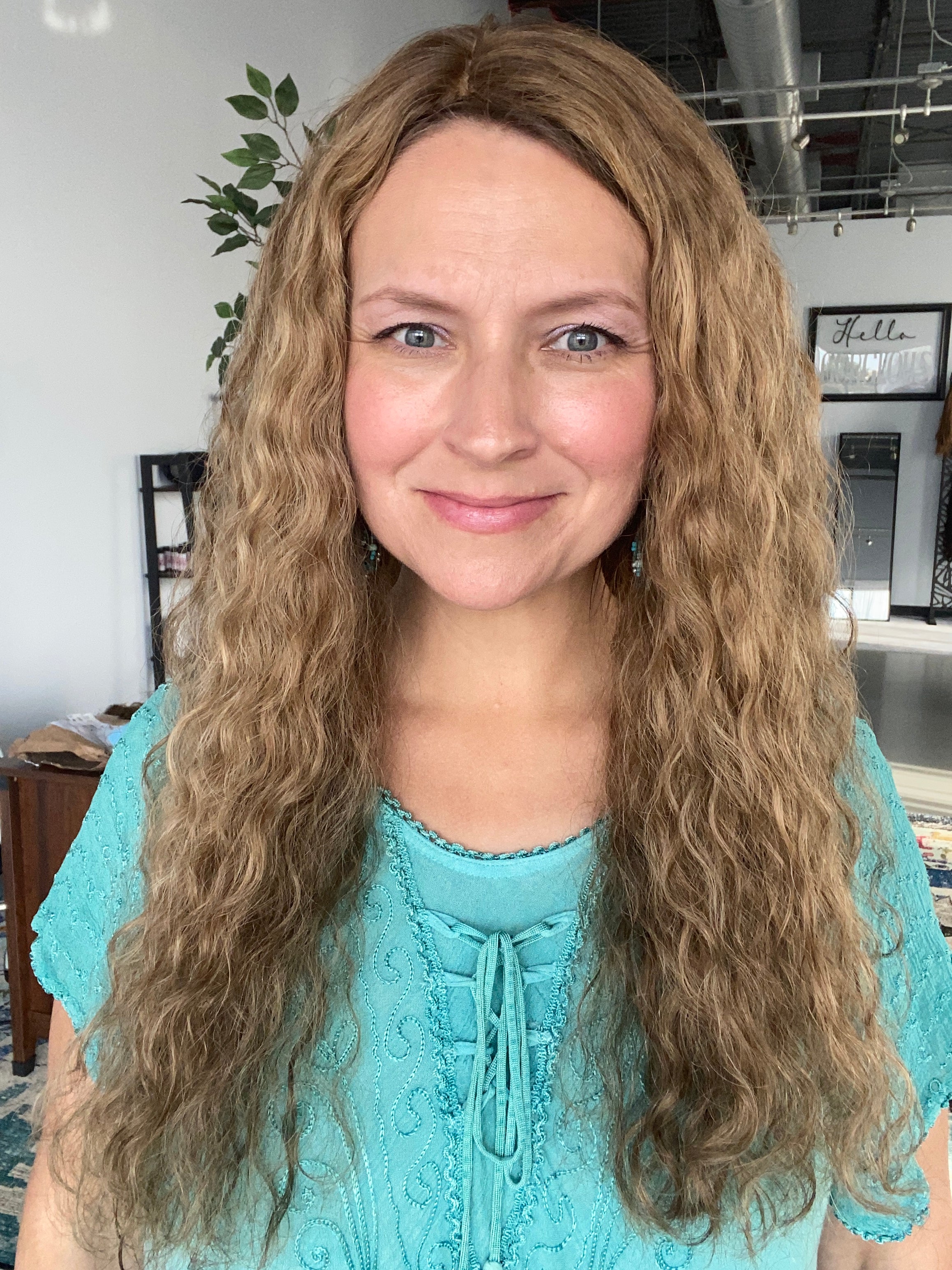 Wavy Dark Dimensional Golden Blonde, 9x9, 20-22