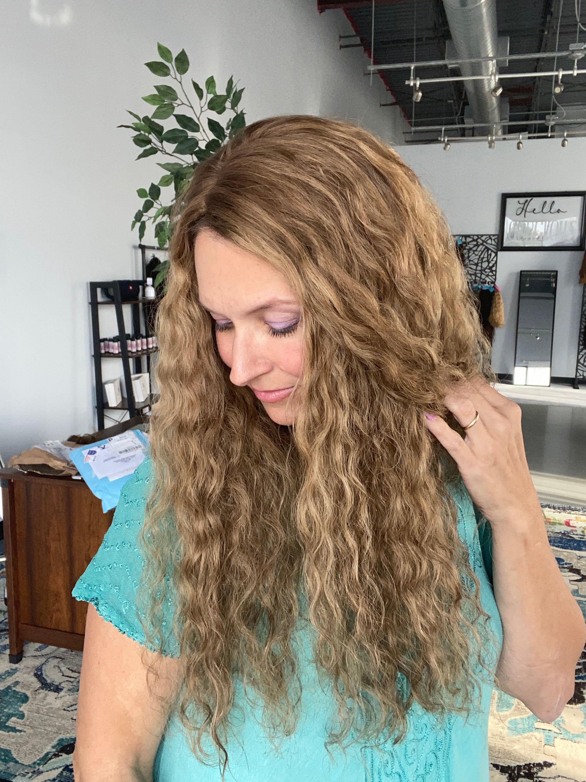 Wavy Dark Dimensional Golden Blonde, 9x9, 20-22